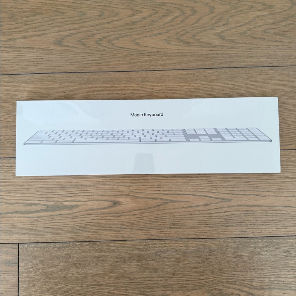 Apple Keyboard with Numeric Keypad - White